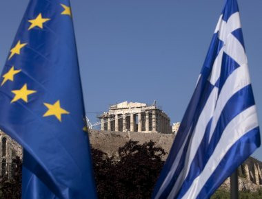 Bloomberg: «Εκτίμηση του ΕΜΣ ότι η βιωσιμότητα του ελληνικού χρέους μπορεί να αποκατασταθεί με μεσοπρόθεσμα μέτρα»